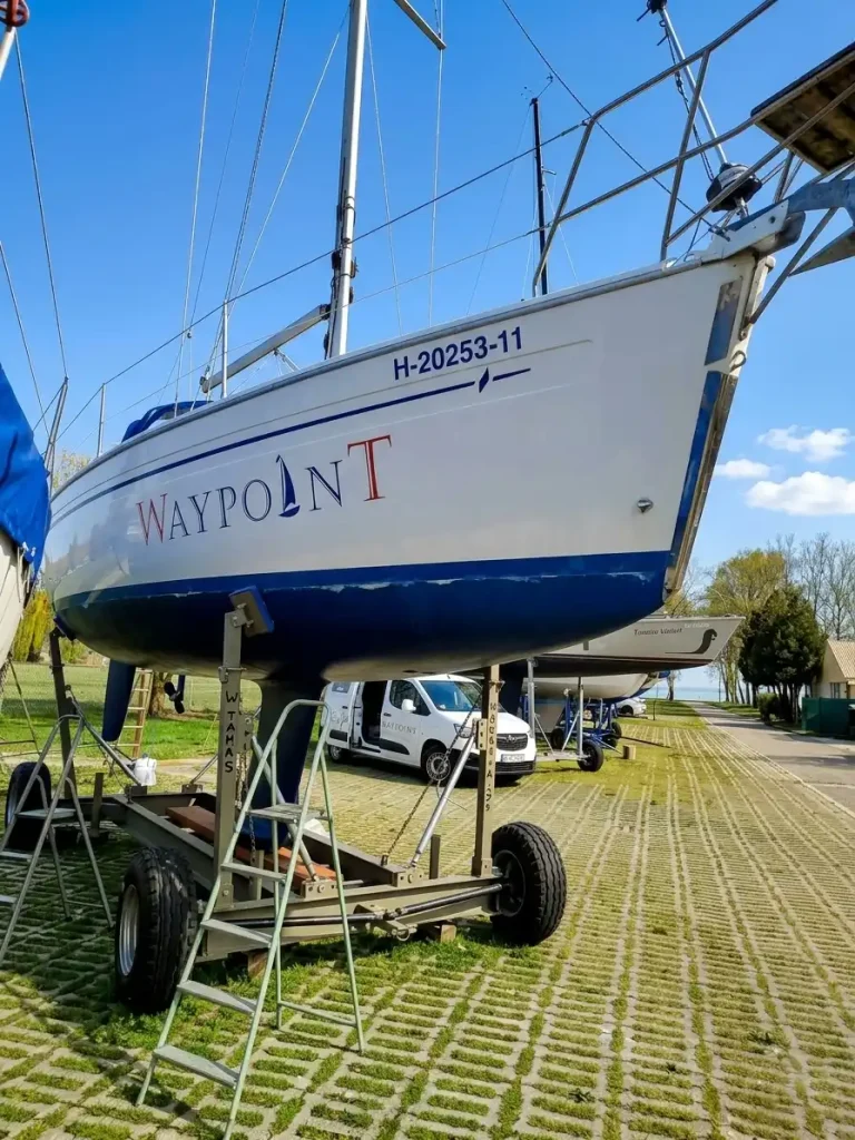 Hajó és gépjármű dekorásió. Spirit Nyomda Campona, Budapest.